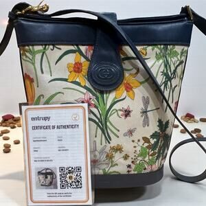 Gucci Flora Printed Canvas Bucket Bag with a COA Excellent!